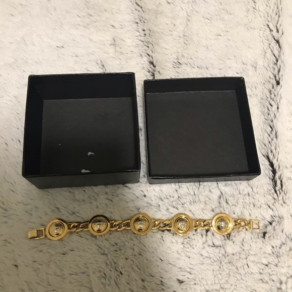 Stunning Authentic Versace gold bracelet - Picture 4 of 16